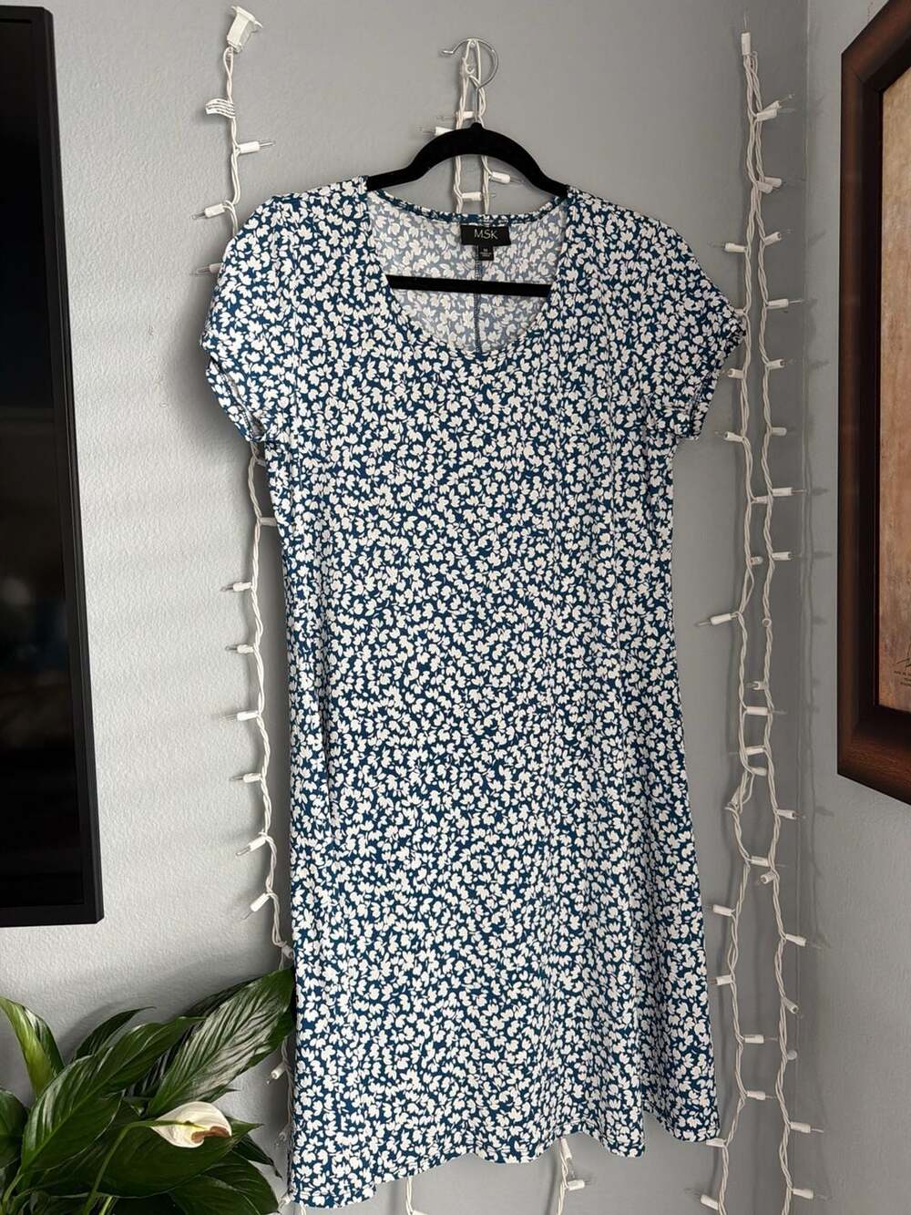 MSK Women's Navy and White Floral Print Short Sleeve Knit Dress